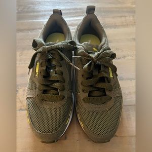 Puma Sneakers - Womens 5.5